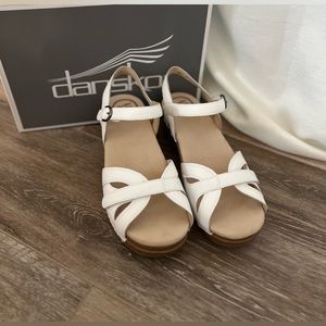 Dansko Season Full Grain White Summer Sandle. Size 37 (6 1/2 - 7 Womens)